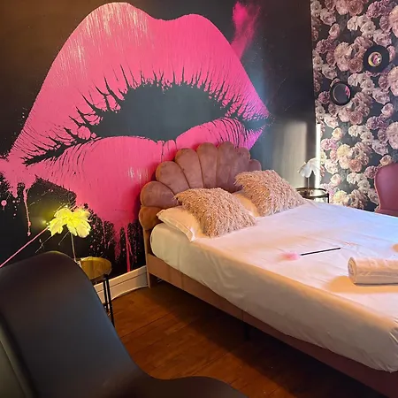 La Parisienne Coquine And Plaisir - Апартаменты