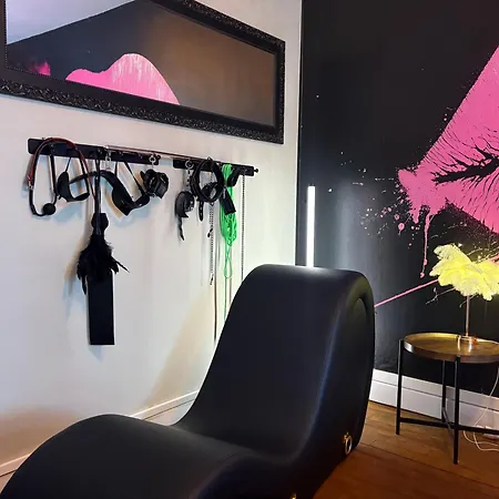 La Parisienne Coquine And Plaisir - *